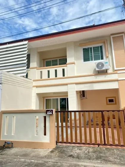 Neu renoviertes Stadthaus mit 3 Schlafzimmern und 3 Bädern in Naka, Wichit, Phuket