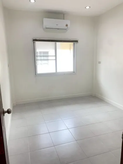 Neu renoviertes Stadthaus mit 3 Schlafzimmern und 3 Bädern in Naka, Wichit, Phuket