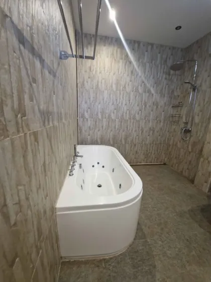 查龙圈区带私人泳池别墅出租