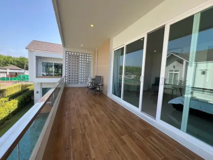 Geräumige 4-Schlafzimmer-Poolvilla zur Miete in geschlossener Anlage in Chalong