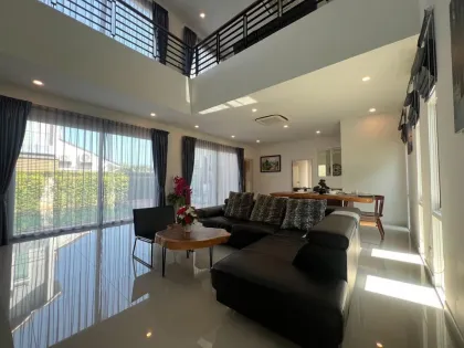 Geräumige 4-Schlafzimmer-Poolvilla zur Miete in geschlossener Anlage in Chalong