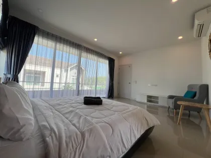 Geräumige 4-Schlafzimmer-Poolvilla zur Miete in geschlossener Anlage in Chalong