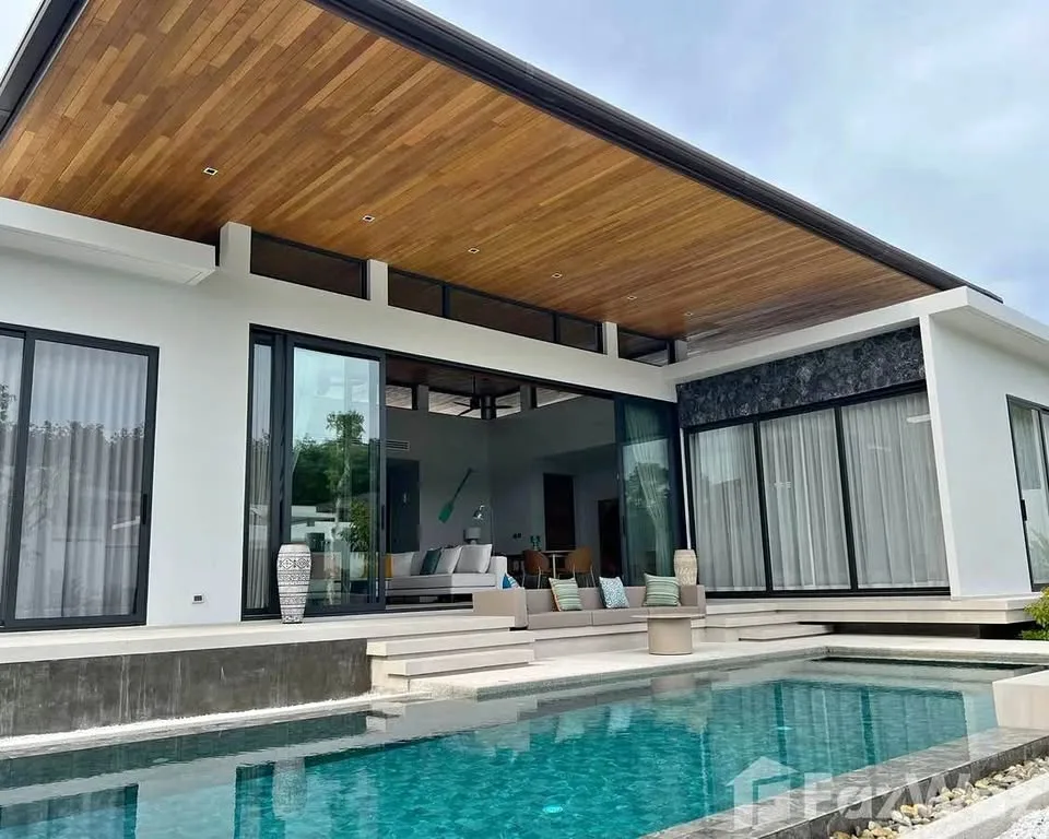 Sustainable Luxury 4-Bedroom Pool Villa in Si Sunthon