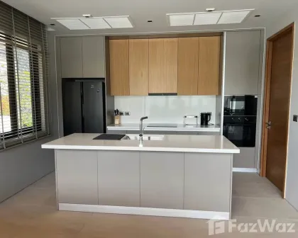 Роскошная 4-спальная экологичная вилла с бассейном Botanica Modern Loft II
