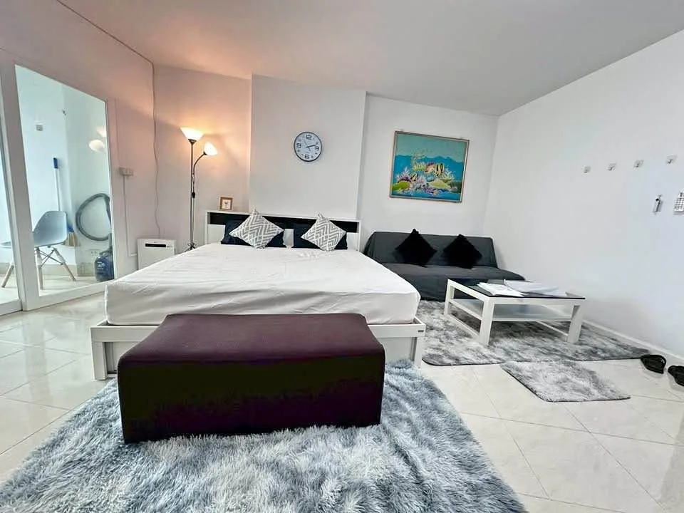 1-комнатная квартира с видом на бассейн и море в Supalai Park Downtown Phuket