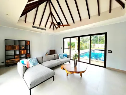 Moderne 5-Schlafzimmer-Poolvilla zur Miete in Thalang, Phuket
