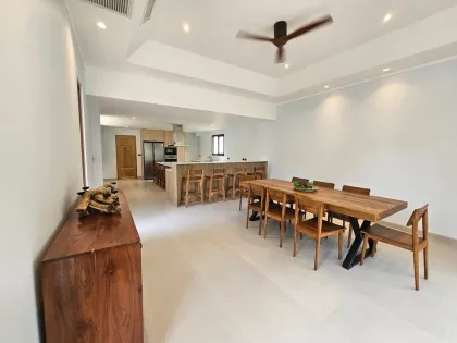 Moderne 5-Schlafzimmer-Poolvilla zur Miete in Thalang, Phuket