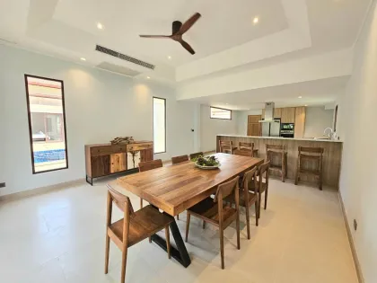 Moderne 5-Schlafzimmer-Poolvilla zur Miete in Thalang, Phuket