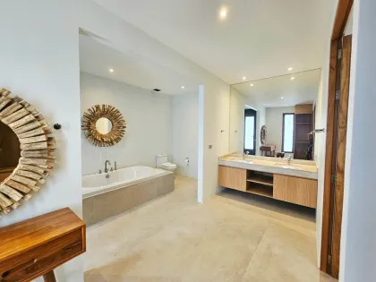 Moderne 5-Schlafzimmer-Poolvilla zur Miete in Thalang, Phuket