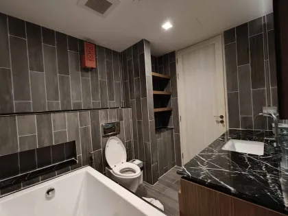 Apartamento de 1 habitación y 2 baños en AoPo Marina Living, Thalang