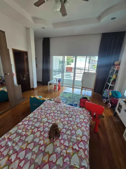 วิลล่าขนาดกว้าง 4 ห้องนอนพร้อมสระว่ายน้ำส่วนตัวในฉลอง