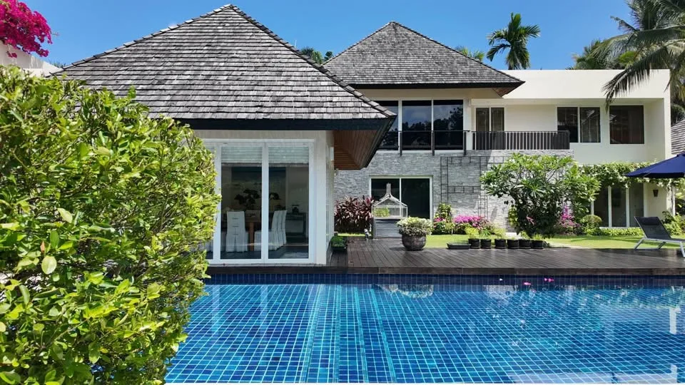 Luxury Pool Villa with 6 Bedrooms in Layan Hills