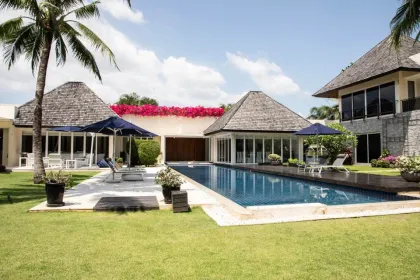 Luxury Pool Villa with 6 Bedrooms in Layan Hills