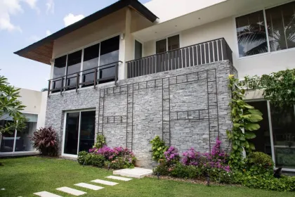 Luxury Pool Villa with 6 Bedrooms in Layan Hills