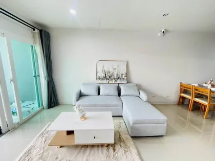 Geräumiges 3-Zimmer-Townhome zur Miete in Ban Phon, Thalang
