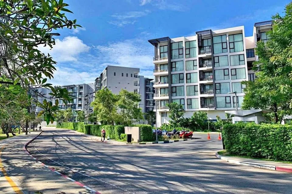 Кондо с 2 спальнями в Cassia Residences с видом на море и озеро