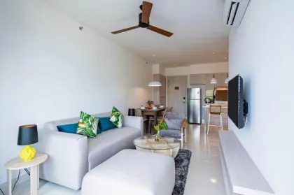 Кондо с 2 спальнями в Cassia Residences с видом на море и озеро