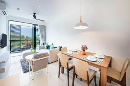 Кондо с 2 спальнями в Cassia Residences с видом на море и озеро