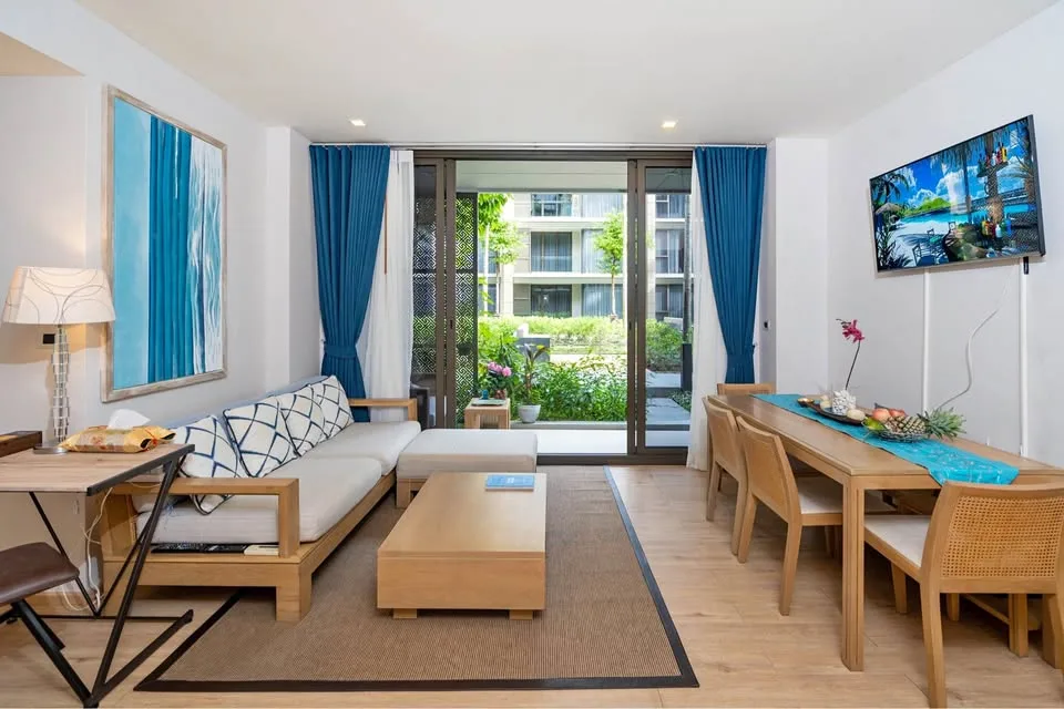 Condo de lujo con 3 habitaciones frente al mar en Baan Mai Khao en alquiler