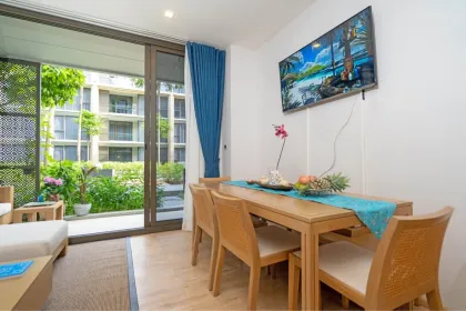 Condo de lujo con 3 habitaciones frente al mar en Baan Mai Khao en alquiler