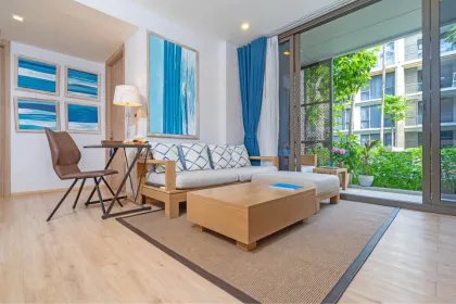 Condo de lujo con 3 habitaciones frente al mar en Baan Mai Khao en alquiler