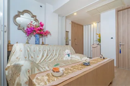 Condo de lujo con 3 habitaciones frente al mar en Baan Mai Khao en alquiler