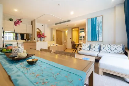 Condo de lujo con 3 habitaciones frente al mar en Baan Mai Khao en alquiler