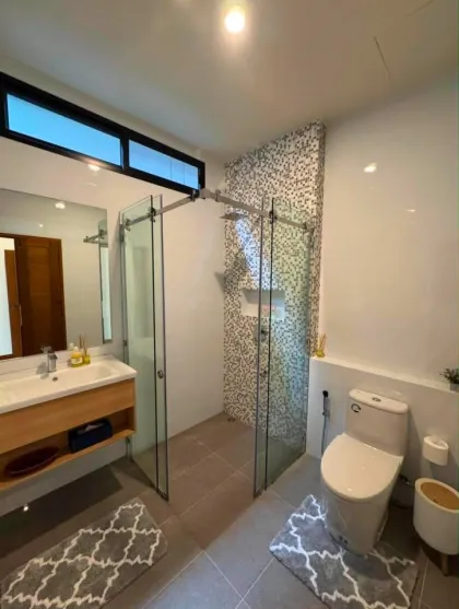 Casa adosada de 3 habitaciones y 3 baños en alquiler en Cherngtalay