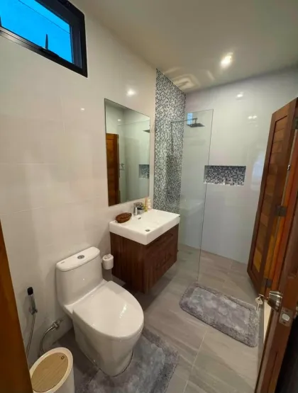 Casa adosada de 3 habitaciones y 3 baños en alquiler en Cherngtalay
