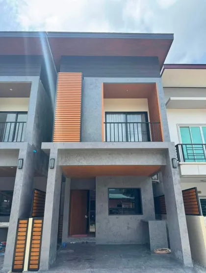 Casa adosada de 3 habitaciones y 3 baños en alquiler en Cherngtalay