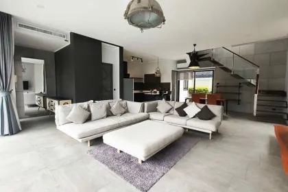 Geräumige 2-Schlafzimmer-Villa mit Pool zur Miete in Chalong