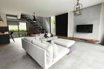 Geräumige 2-Schlafzimmer-Villa mit Pool zur Miete in Chalong