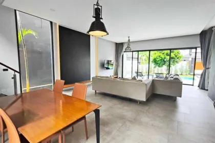 Geräumige 2-Schlafzimmer-Villa mit Pool zur Miete in Chalong