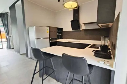 Geräumige 2-Schlafzimmer-Villa mit Pool zur Miete in Chalong