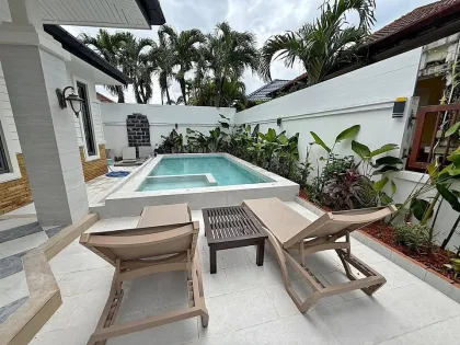 Villa renovada de 4 habitaciones con piscina en alquiler en Chalong