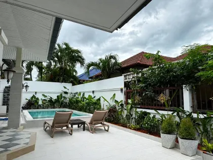 Villa renovada de 4 habitaciones con piscina en alquiler en Chalong