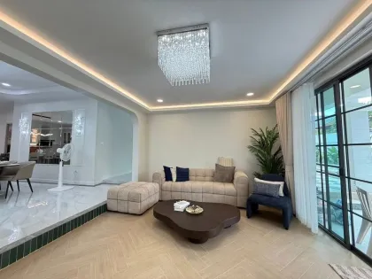 Villa renovada de 4 habitaciones con piscina en alquiler en Chalong