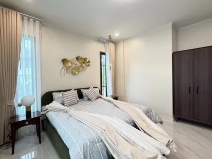 Villa renovada de 4 habitaciones con piscina en alquiler en Chalong