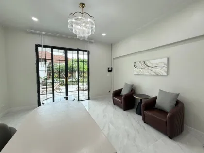Villa renovada de 4 habitaciones con piscina en alquiler en Chalong