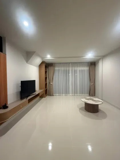 Casa adosada en alquiler de 3 dormitorios y 3 baños en Supalai Bella Wichit, Phuket
