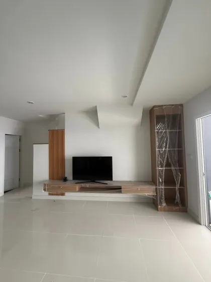 Casa adosada en alquiler de 3 dormitorios y 3 baños en Supalai Bella Wichit, Phuket