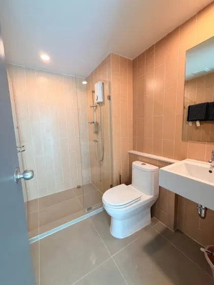 Condominio de 1 Dormitorio en Alquiler en Centrio, Phuket Town