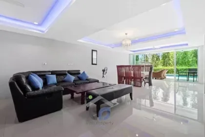 Luxusvilla mit 4 Schlafzimmern und Pool zur Miete in Kathu