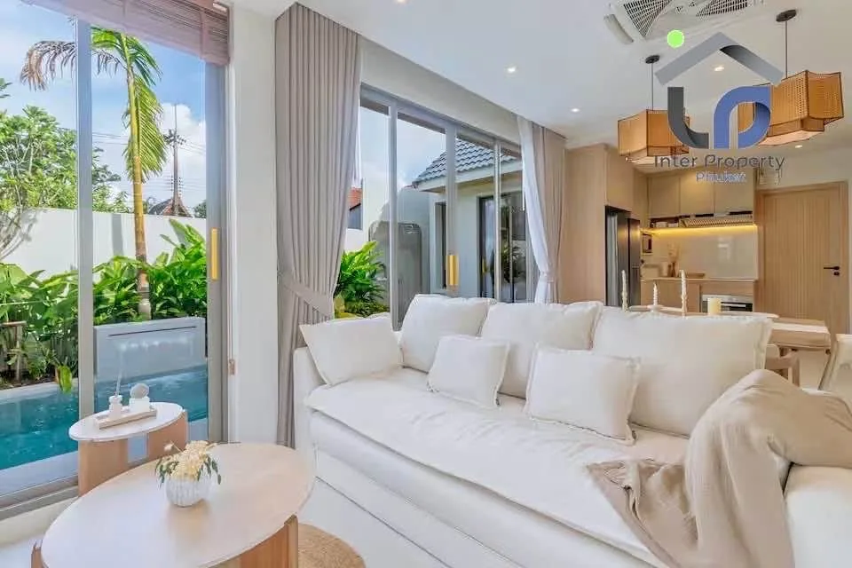 Villa moderna de 3 dormitorios con piscina cerca de playas Rawai y Naiharn