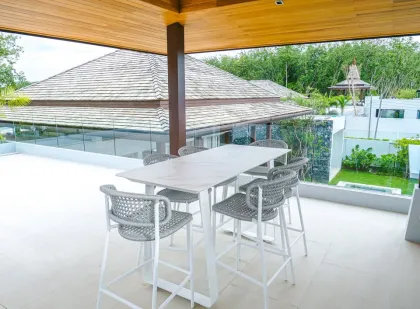 Villa Balinesa de Lujo con 4 Dormitorios en Botanica Foresta, Layan Phuket
