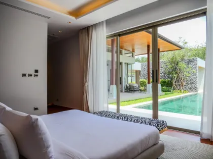 Villa Balinesa de Lujo con 4 Dormitorios en Botanica Foresta, Layan Phuket