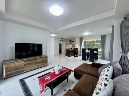 Villa 3 Chambres à Louer à Chalong, Phuket