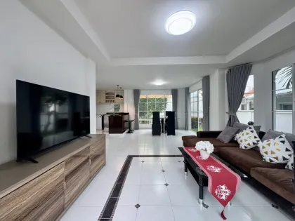 Villa 3 Chambres à Louer à Chalong, Phuket