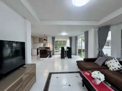 Villa 3 Chambres à Louer à Chalong, Phuket