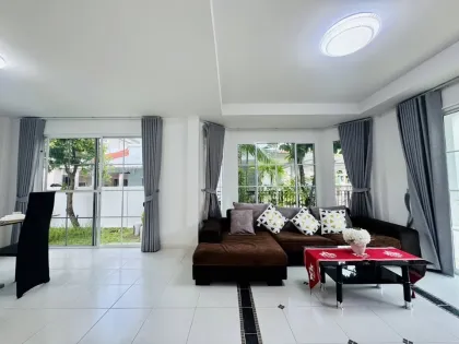 Villa 3 Chambres à Louer à Chalong, Phuket